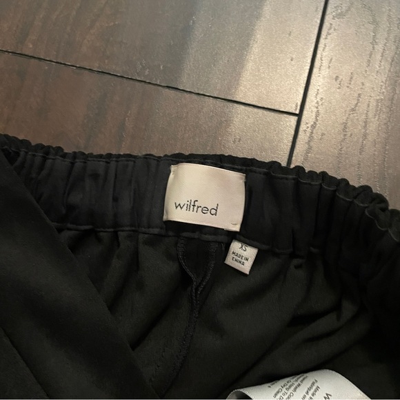 Aritzia Wilfred Black Suede Shorts - Picture 3 of 4